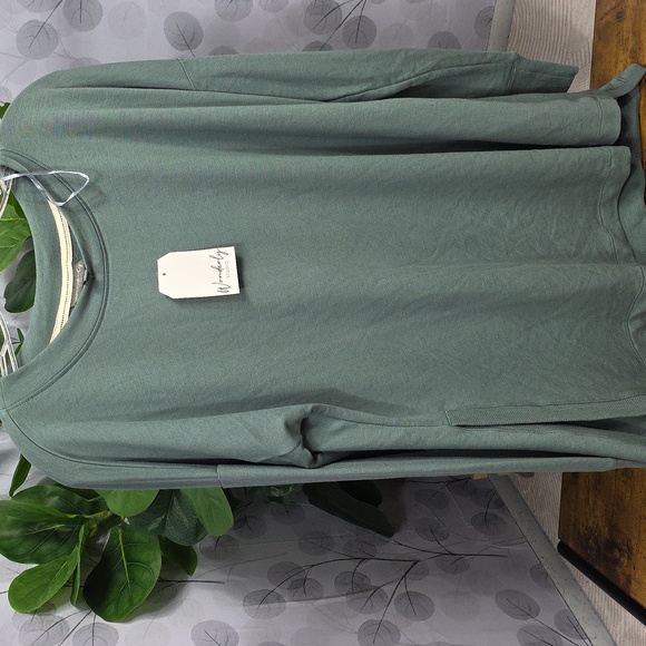 Wonderly Studio Split Side Crew Sweatshirt - Picture 3 of 8
